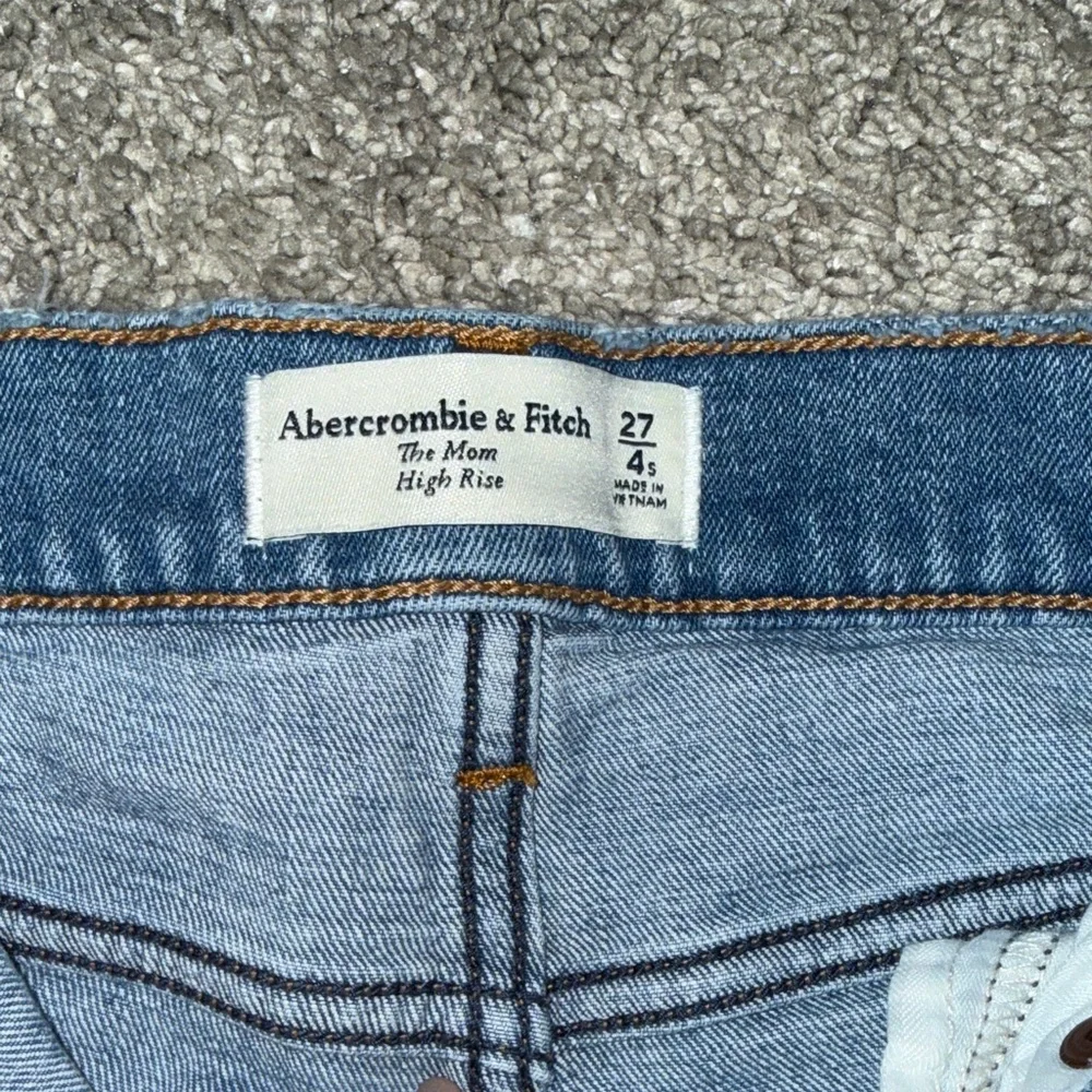 A&F The Mom High Rise - Picture 3 of 4